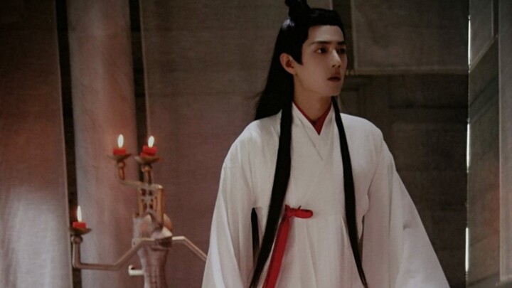 When Ying realized that it was she who saved him, his first reaction was to take off his divine robe