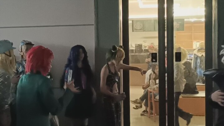 "Saat Anda Memutar Lagu Eksekusi JOJO di Comic Con"