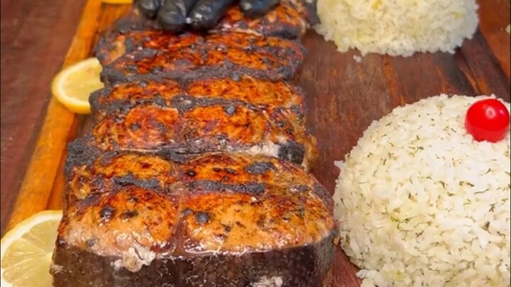 Grilled fish, fried fish, pan-fried fish, all of them are so big, it would be a waste if you don’t f