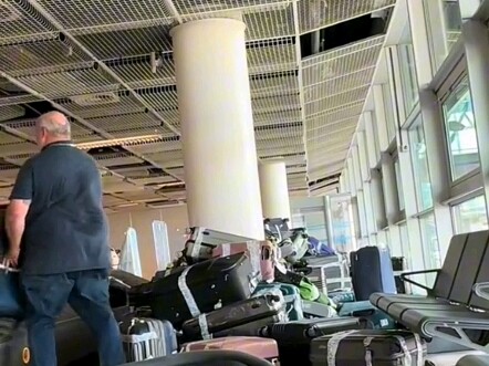 Comparing the way airports in different countries treat luggage [Skull]