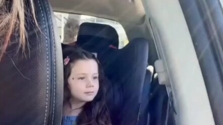 Ketika para penggemar Taylor di luar negeri ditanya mendengarkan musik apa: selalu Taylor!!!