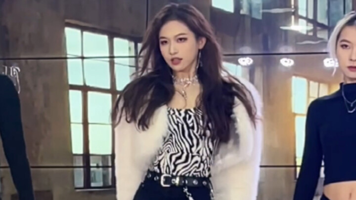 TroubleMaker «Tidak Ada Masa Depan» – Rekaman langsung HyunA menari mengikuti lagu ini 🦓 Apakah ini 