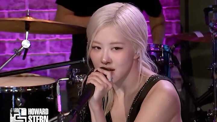 ROSÉ's Latest Live Performance: 3 Original Songs + 2 Covers