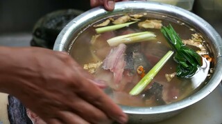 Món ăn Thái - súp trứng cá tra Bangkok hải sản Thái Lan
