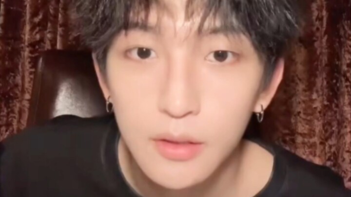 “Cứ nhất định phải nghe một câu ‘dần dần thích em, tốt lắm lắm’” — giọng anh ấy đầy cưng chiều — “nh