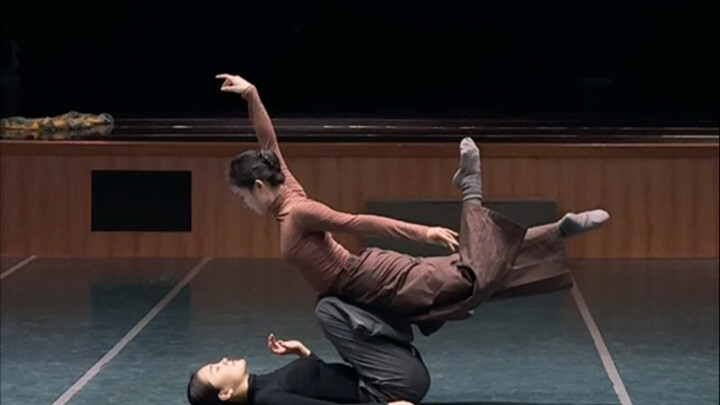 "Hidup seperti catur, langit dan bumi adalah papan permainannya"