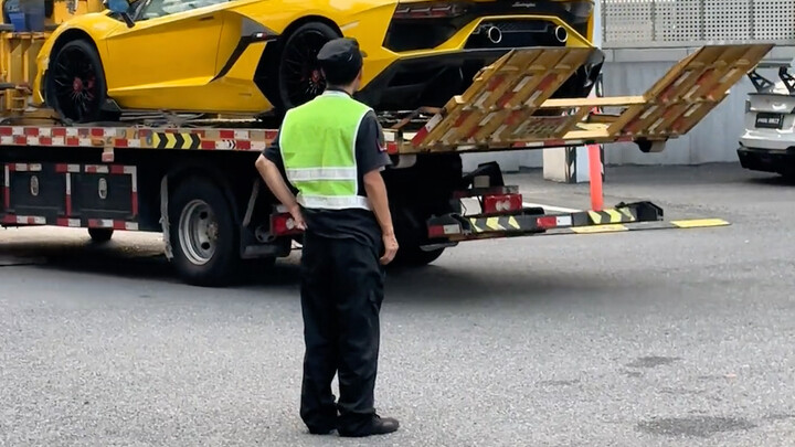 “Audi Owner Shows Off Their Skills: Suzhou GT Show Turns Into a Tow Truck Show!”