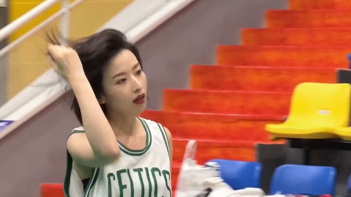 When a girl looks this cool, guys don’t stand a chance!