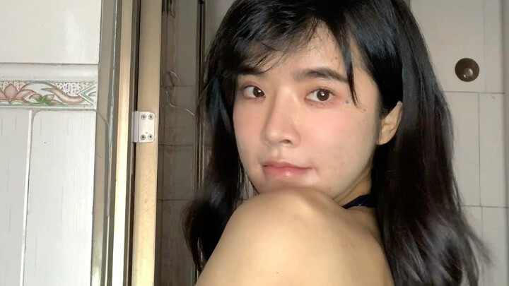 ไปทำผมดัดมา พรุ่งนี้จะกลับบ้านเกิดแล้ว คุณป้าคนนี้ทุกคืนมาช่วยทำความสะอาดบ้านให้เรา ฉันเลยซื้อหมูสอง