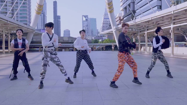 การเต้นคัฟเวอร์ ITZY - DALLA DALLA (Boy Ver.) บนท้องถนนในประเทศไทย โดย [GRAVITY x K?]