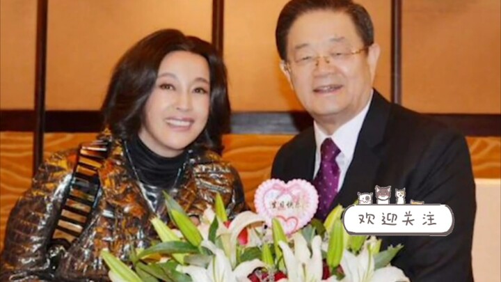 Qing Nai truly lives up to her name—no matter the era, she always spots the “love-struck” type at a 