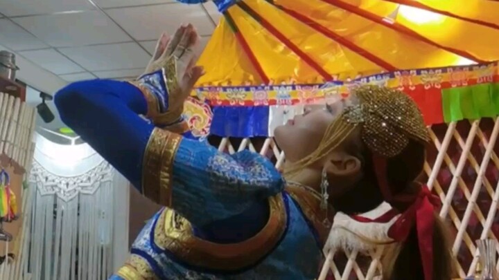 《故乡》舞者：通丽嘎