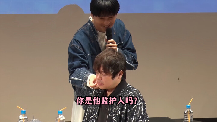 【Chế nhau】 Nobunaga: Nếu có nước đá thì giúp Teisho lấy một ly nhé. Rina: Anh là người giám hộ của c