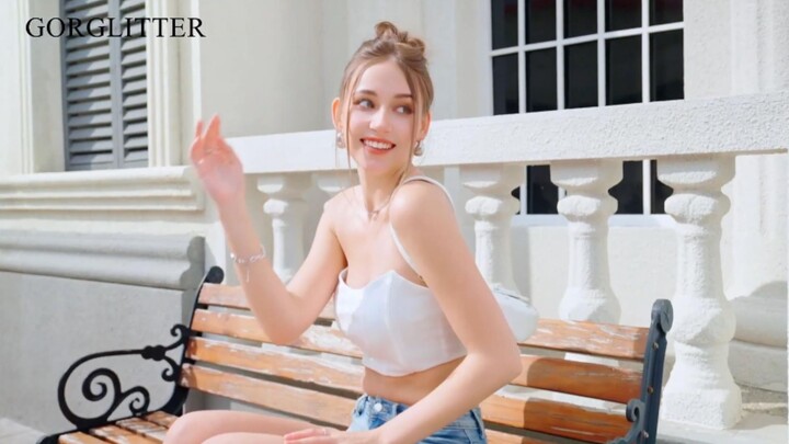 A pure and adorable female model strolls the runway, showcasing her outfits.