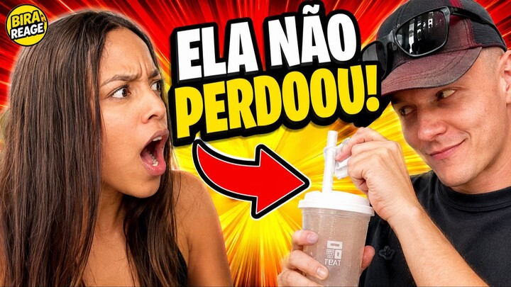 Eles limparam o canudo depois delas… e as reações foram impagáveis 😂