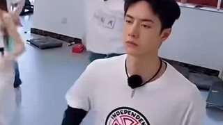 Bozige menari dalam mode hemat daya~