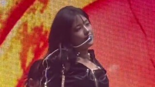 Ahn Yu-jin, lepaskan penari malang itu dan cubit aku... IVE - HIPNOSIS