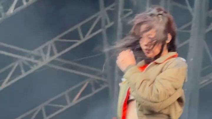Jennie纽约Gov Ball超近的Seoul City