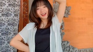 ngikutin gerakan dance jkt 48🤣