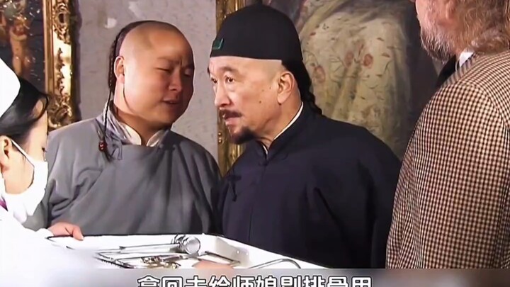 Hai thầy trò lần đầu tiên đến bệnh viện của người phương Tây, nhìn thấy những tiêu bản cơ thể người 