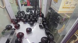 Lucky Mystery Black Ball Claw Machine! We FOUND a Key!