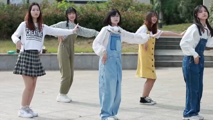 Love Dance Full Letter Dance / "Love" dance! Large-scale group dance with fifteen people / Beautiful