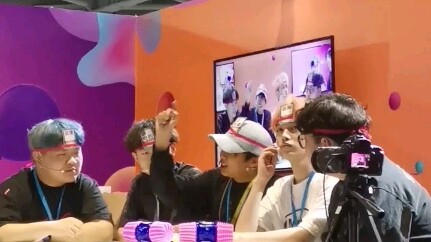 “How I Got Noticed by the Xiaochao Team for My Funny Content and Was Taken In to Get Their Autograph