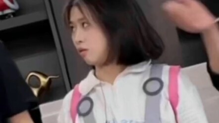 شياؤ هوانغ مجتهدة جدًا حقًا!! # اللون الأصفر في إشارة المرور