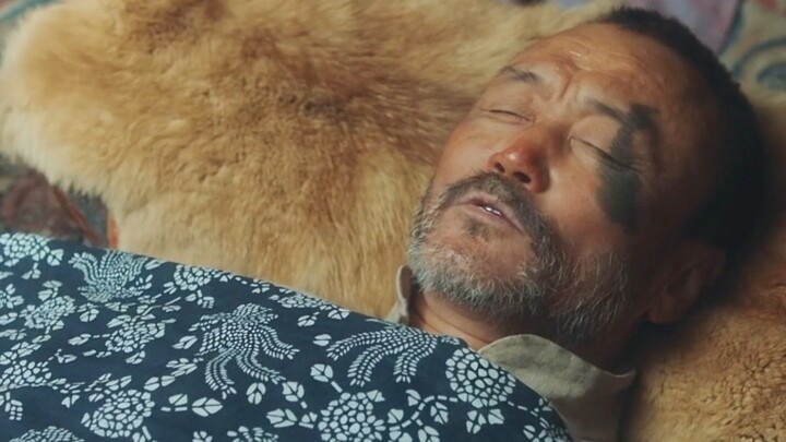 The man took a whiff of the dirt, his face instantly turning pale—then he struck a match and actuall