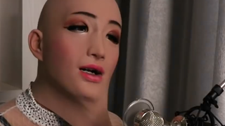 【CuteYuri】A beautiful female anchor turns out to be a man wearing a mask.