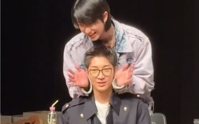 ชาเลนจ์ดอกไม้ของหยวนโย่วแบบงงๆ แฟนคลับ: อานี่จ๋า～ โวหนูจ๋า～/แมวของฉันช่างไม่รู้อะไรจริงๆ ฮ่าๆ โดนควา