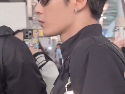 كل من يأتي إلى هذه النقطة المثالية للتصوير في مطار إنتشون سيشعر بالحرج.