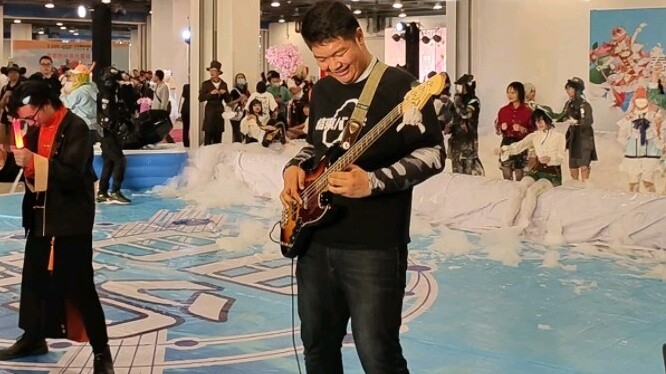 Lone Rock! Played "ギターと孤少と蓝い惊星" at the comic exhibition, and the audience burst into cheers! ! !