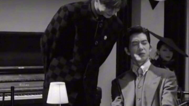 Ini kan bukan lagi datang untuk berjalan di karpet merah! Jelas-jelas datang cuma buat ngelucuin aku