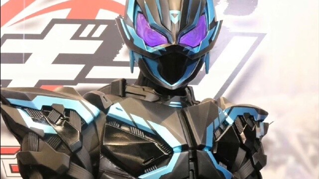 Bentuk Versi Teater Kamen Rider Ultra Fox dan Tampilan Kotak Kulit Black Fox