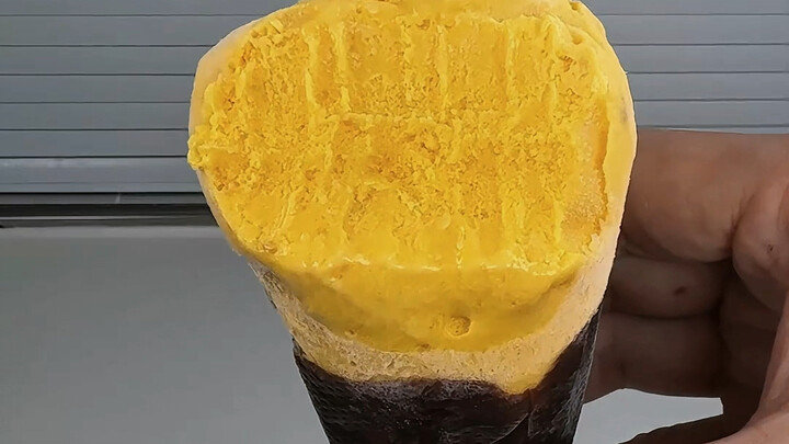 Tuy là cách làm kem dành cho người lười, đơn giản mà hiệu quả, nhưng thực sự rất ngon, kết cấu mềm m