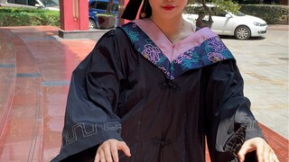 Video nổ tung khi tốt nghiệp đại học