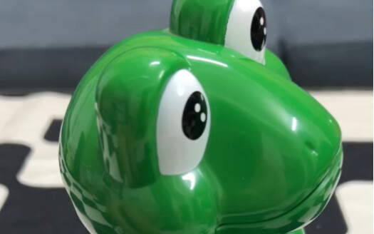 اشتريت لعبة لحبيبتي، ظننت أنها ستخيفها، لكن النتيجة كانت...