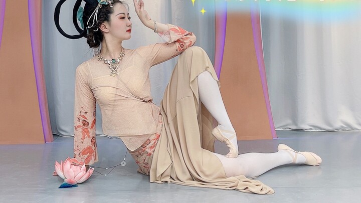 การเต้นรำครั้งที่ห้าคือ "ปล่อยโคม" และชุดที่สาม "แต่งหน้าทำผมเต้นรำ" ออกแบบและผลิตเอง