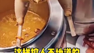 “工作人员”都被你捞走了，这样挖人是不地道的，老员工了