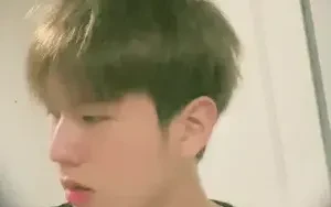 แรกๆจีซอง พอหันมาเอ๊ะแบคฮยอน