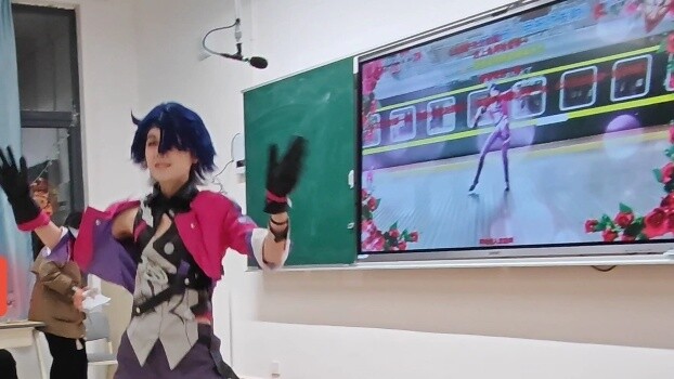 When you dance Sambo at the class New Year's Eve party, I wish you prosperity.