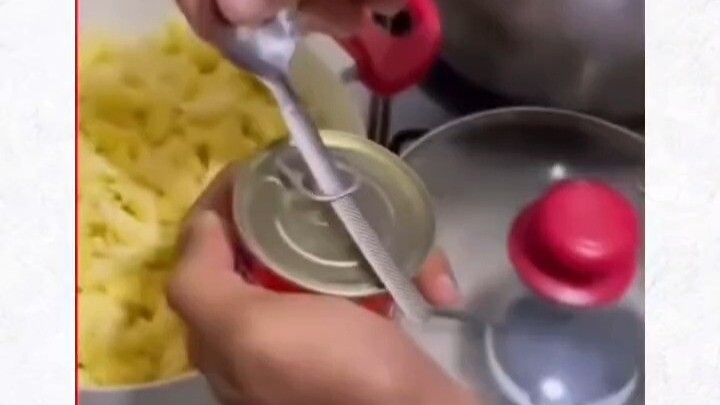 Sangat menyedihkan, apakah makan makanan kaleng harus seperti ini?