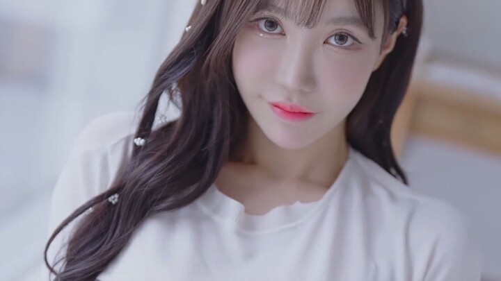 การแต่งตัวสไตล์สาวหวานกับถุงน่องยาวเหนือเข่าของคุณ KYUL