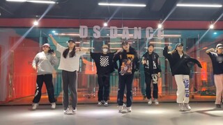 Wang Yibo Ini tarian pembuka Street Dance 5. Meski kebahagiaan bagi saya cukup mewah, untungnya masi