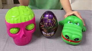 لا أعرف أي لعبة سرقت أغراض الطفل وهربت، هل يمكنكم التخمين ما إذا كان الطفل سيتمكن في النهاية من العث