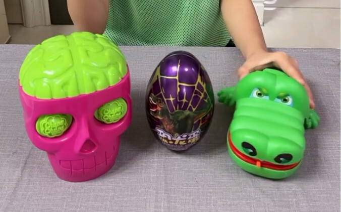 لا أعرف أي لعبة سرقت أغراض الطفل وهربت، هل يمكنكم التخمين ما إذا كان الطفل سيتمكن في النهاية من العث