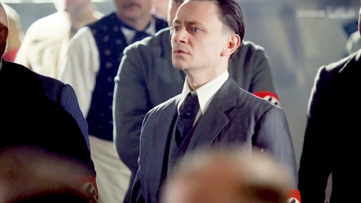 Nếu chúng ta mua bảo hiểm cho cái miệng của anh ta thì công ty bảo hiểm có dám nhận không?