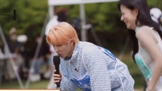 ในการเดินทางเพื่อทำธุรกิจเป็นเวลาสิบห้าคืน Xu Minghao ทำให้ทุกคนหัวเราะเมื่อเขาท่องลิ้น