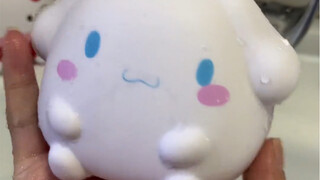 Ada apa dengan anjing kayu manisku, bahkan berkeringat dingin